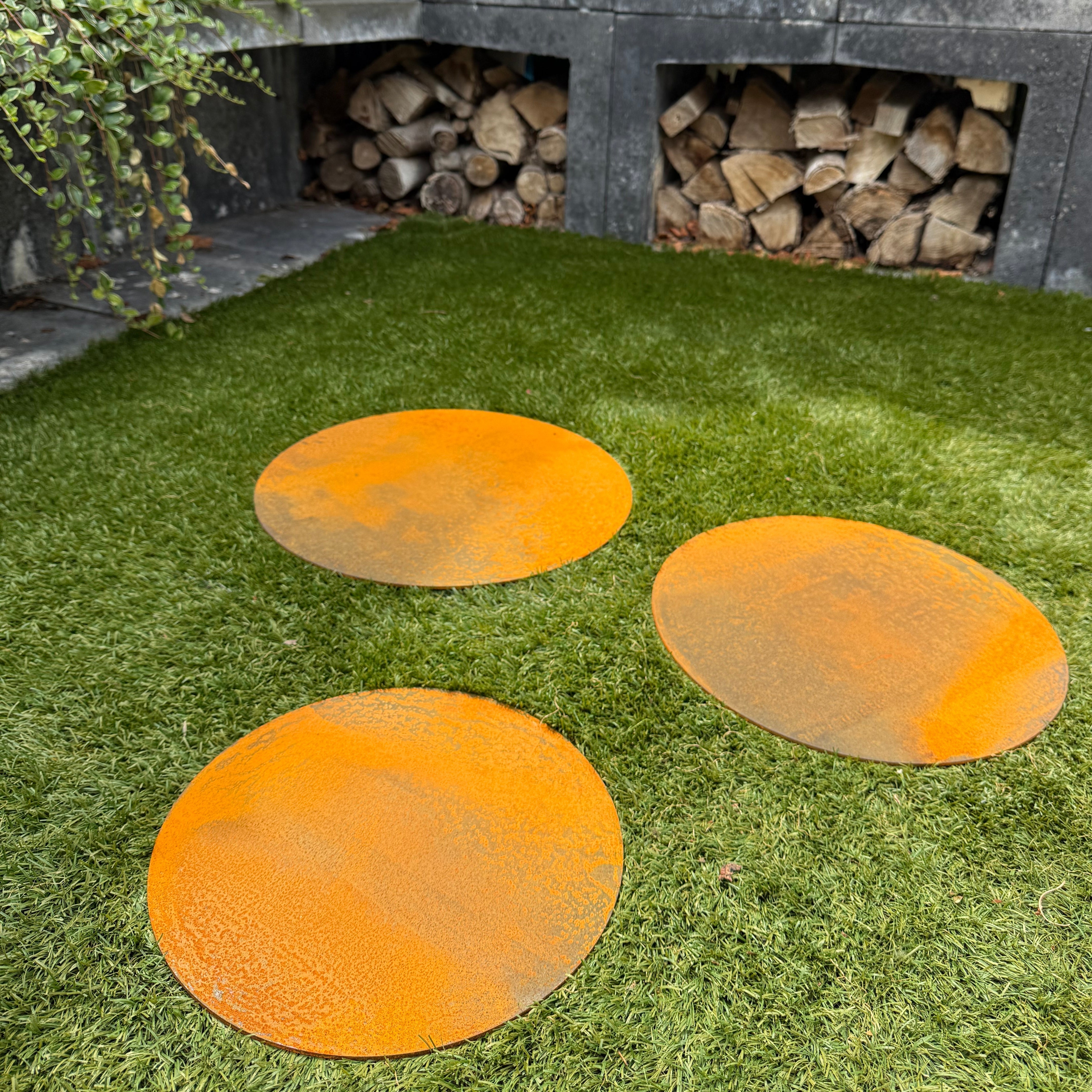 Cortenstalen stapstenen in kleine tuinen: toepassingen