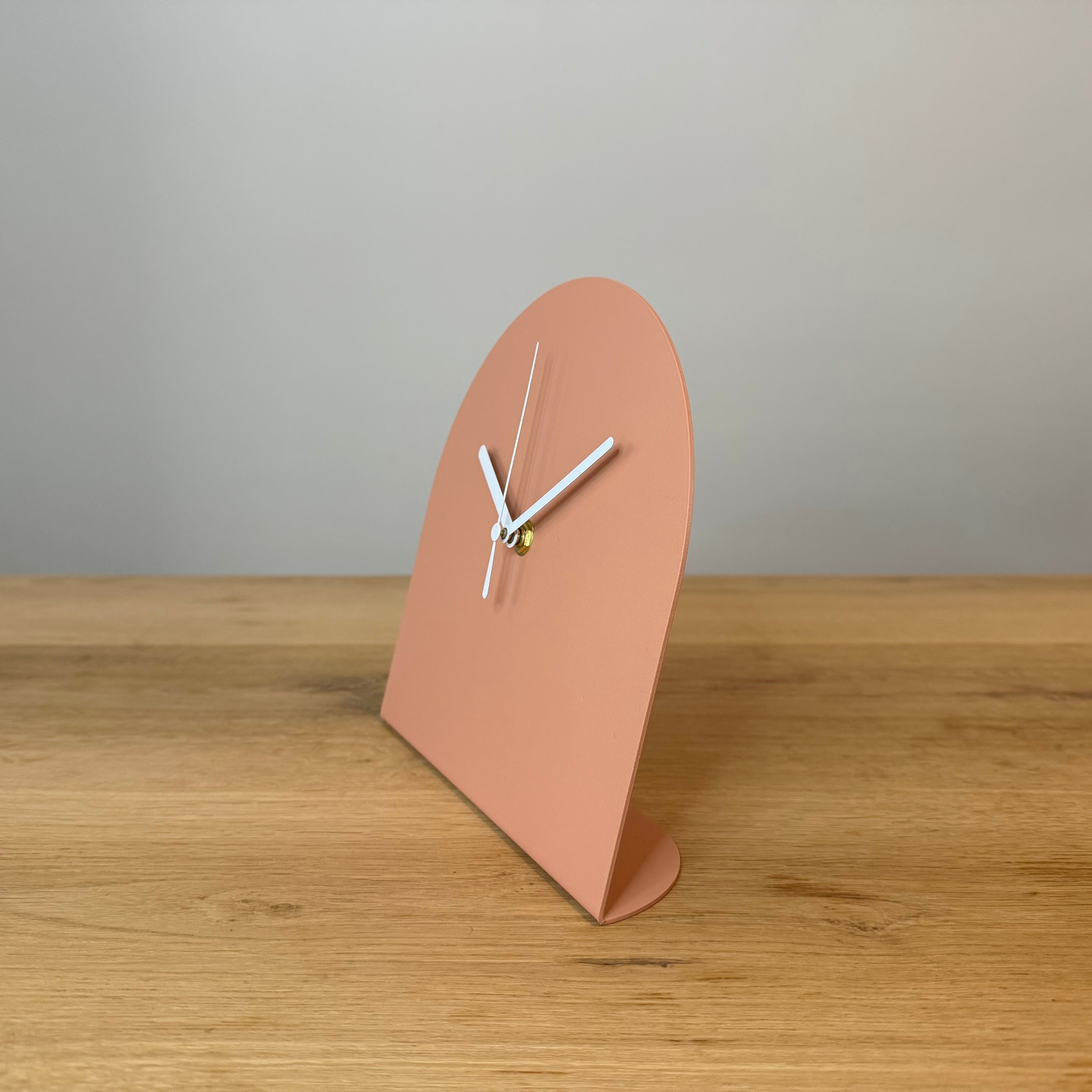 Stalen tafelklok BURGL in kleurcoating, minimalistisch Nederlands design