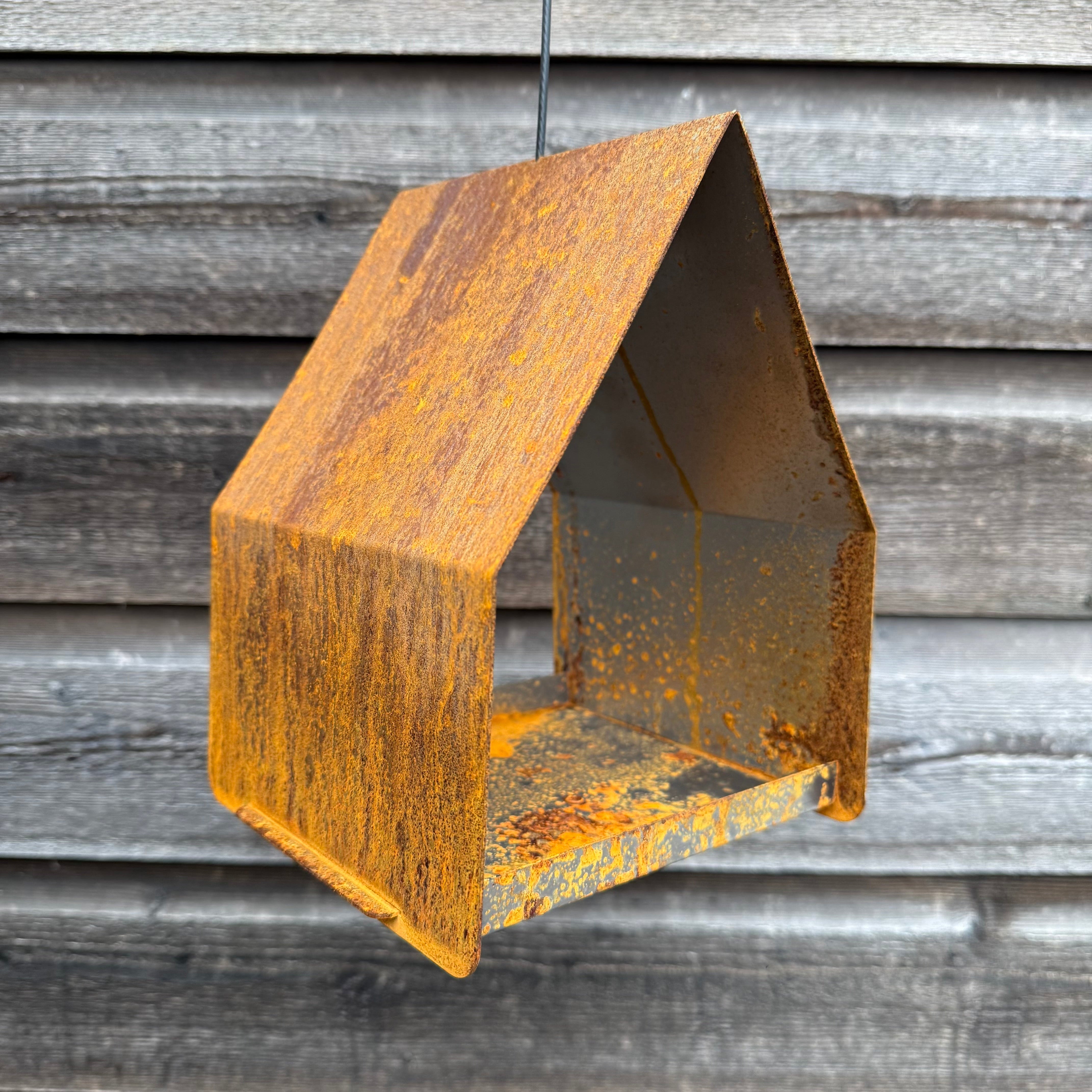 Hangend vogelvoederhuis HAVEN van cortenstaal met RVS haak, roestkleurig design voor tuin of balkon