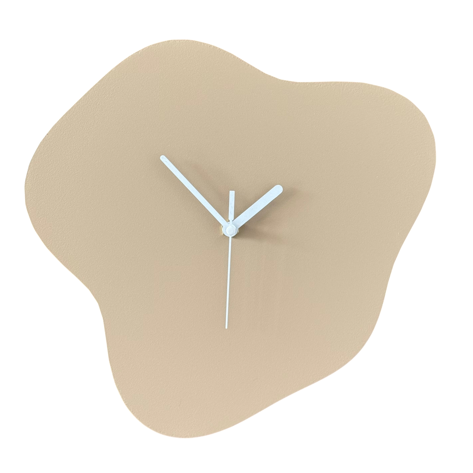 Klok ETA – organische wandklok van gepoedercoat staal