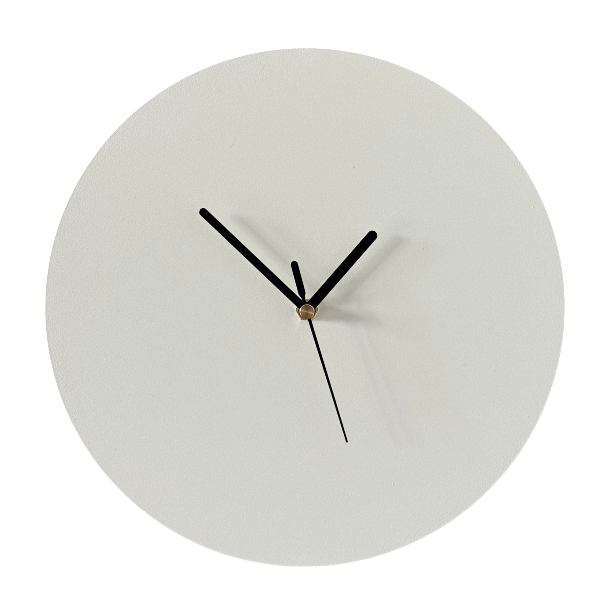 Klok ECLIPSE – ronde wandklok van zwart staal met stil uurwerk