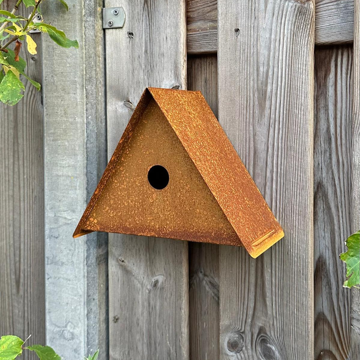 Vogelhuis NEBULA: schaduwvriendelijk nestplekje voor vogels