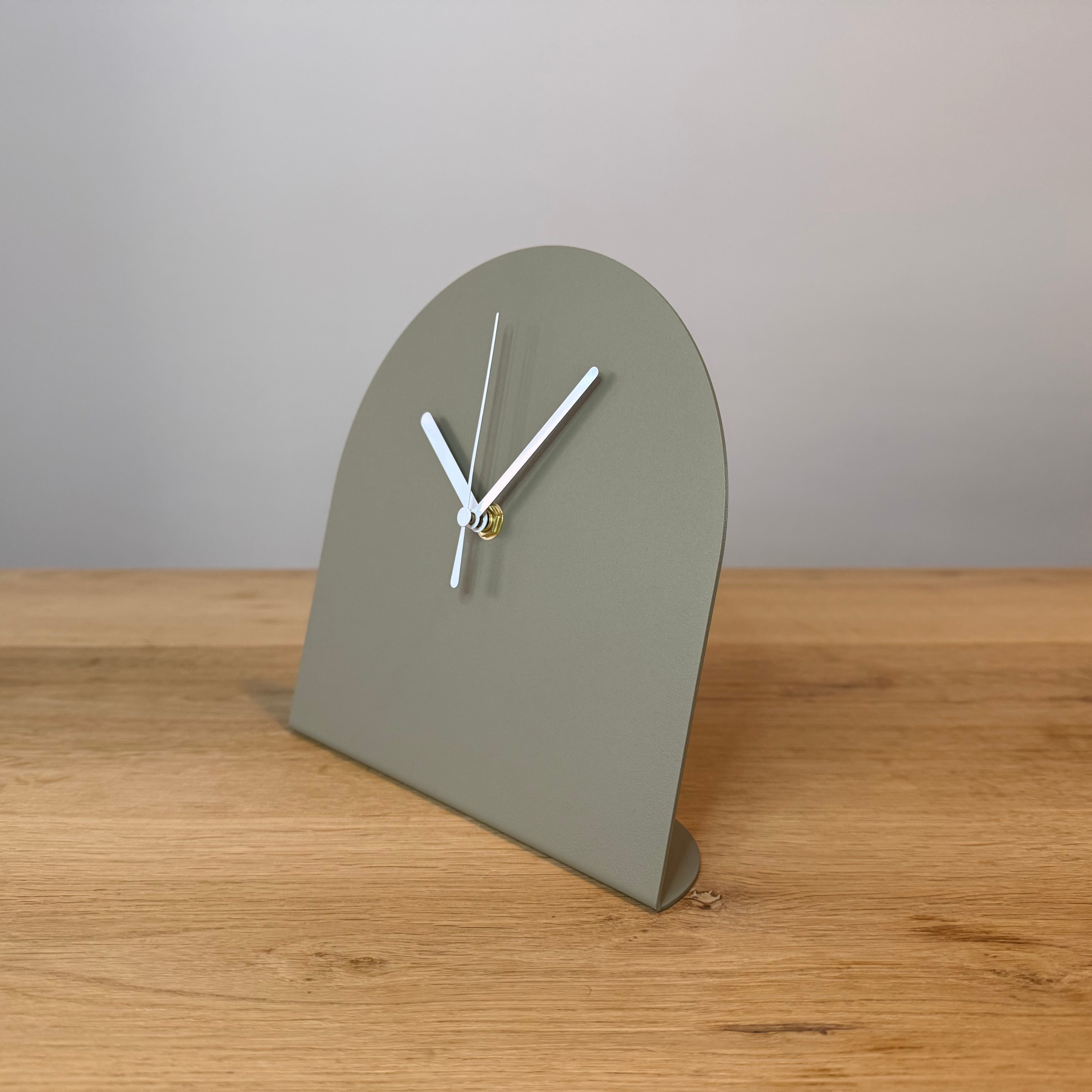 Stalen tafelklok BURGL in kleurcoating, minimalistisch Nederlands design