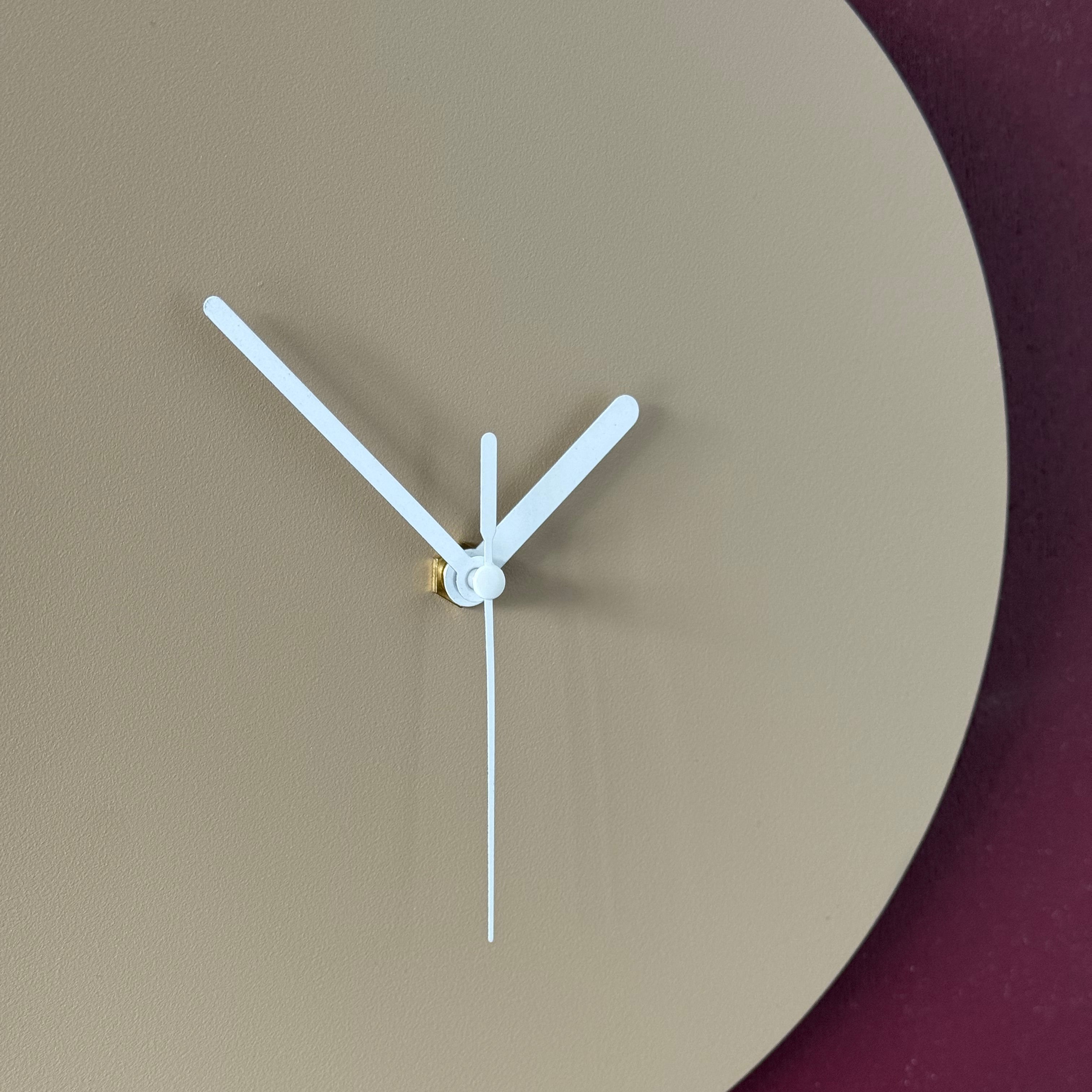 Klok ECLIPSE – ronde wandklok van zwart staal met stil uurwerk