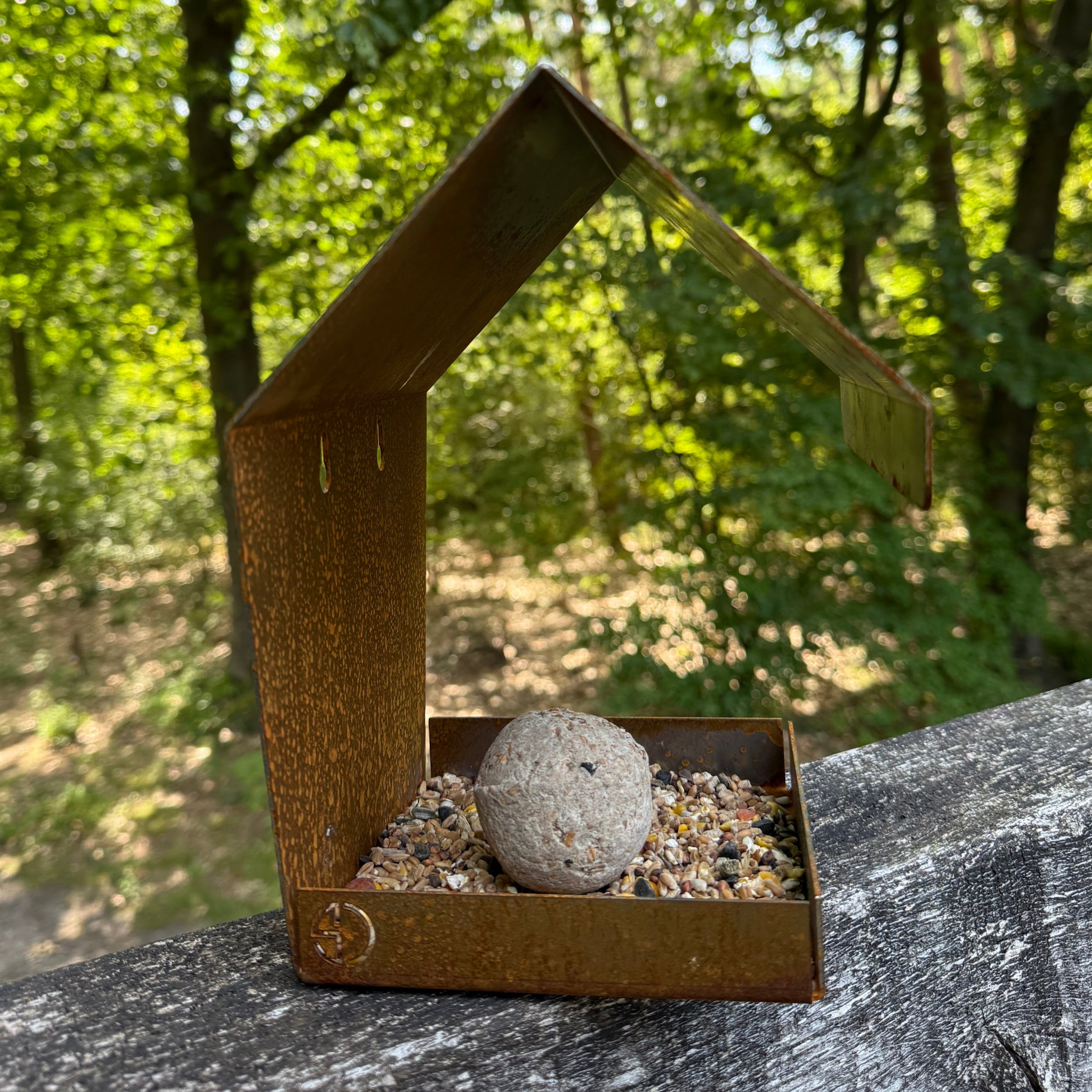 Vogelvoederhuis TEMPLAR – wandvoederhuis met zadeldak