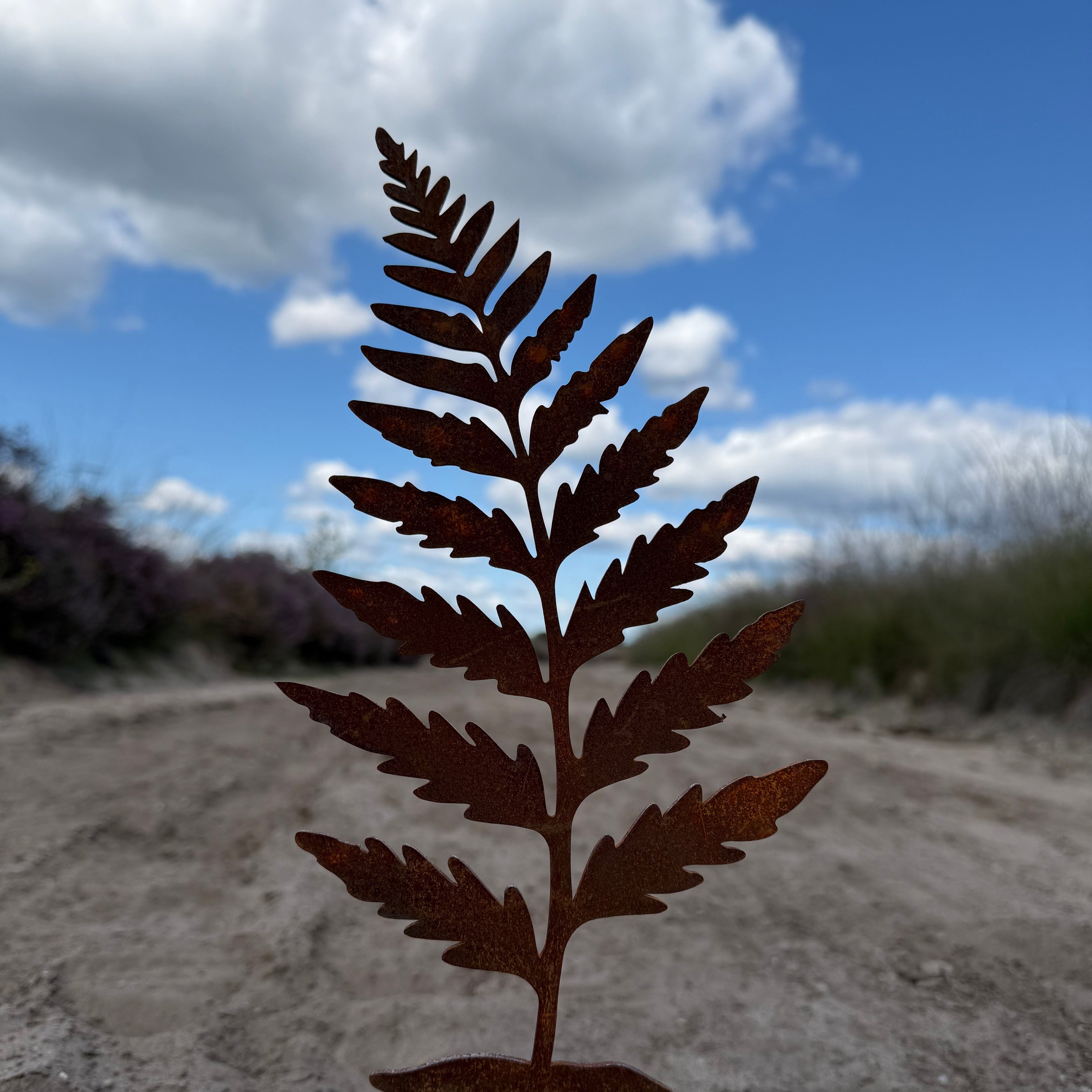 Tuinsteker NATURALIS – varenblad-vormige corten tuinsteker