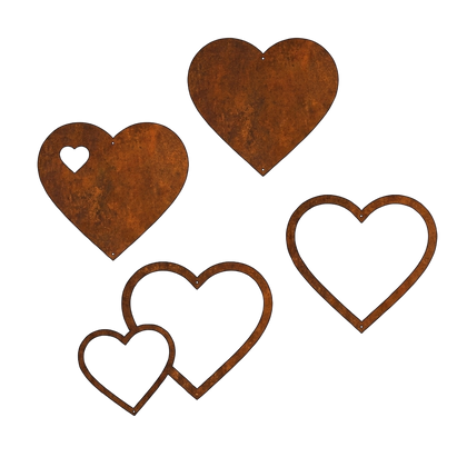 Tuinvorm LOVE van Stalen Design, set van 4 cortenstalen wandharten van circa 12 x 12 cm per stuk.