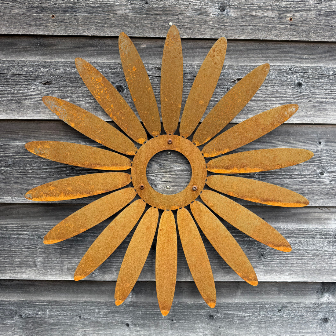 Wanddecoratie MARGA van cortenstaal met bloemmotief, ronde wanddecoratie Ø 450 mm voor gevel, tuinmuur of schutting