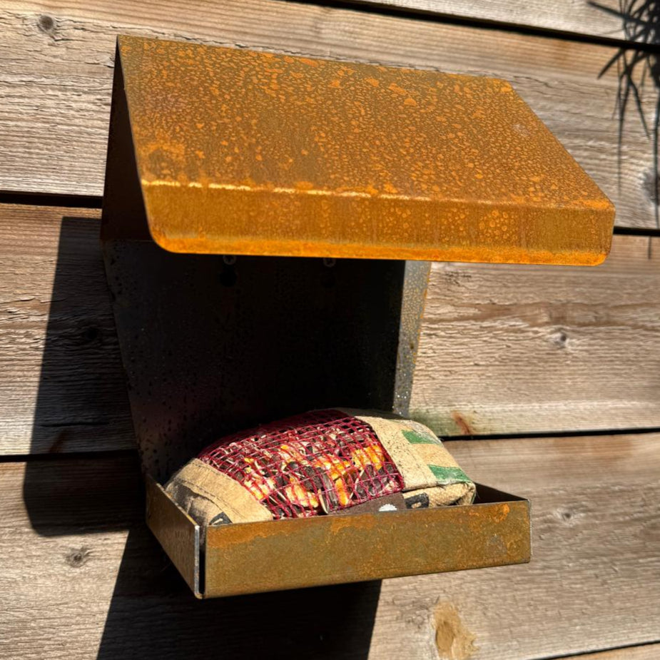 Vogelvoederhuis TEMPLAR – wandvoederhuis met zadeldak